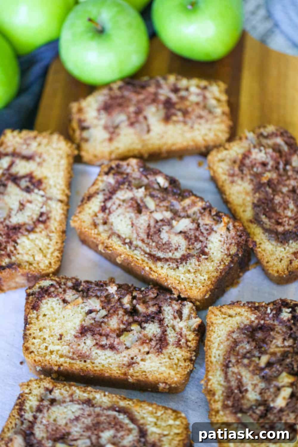 Spiced Apple Cinnamon Bread 1 featured 186145