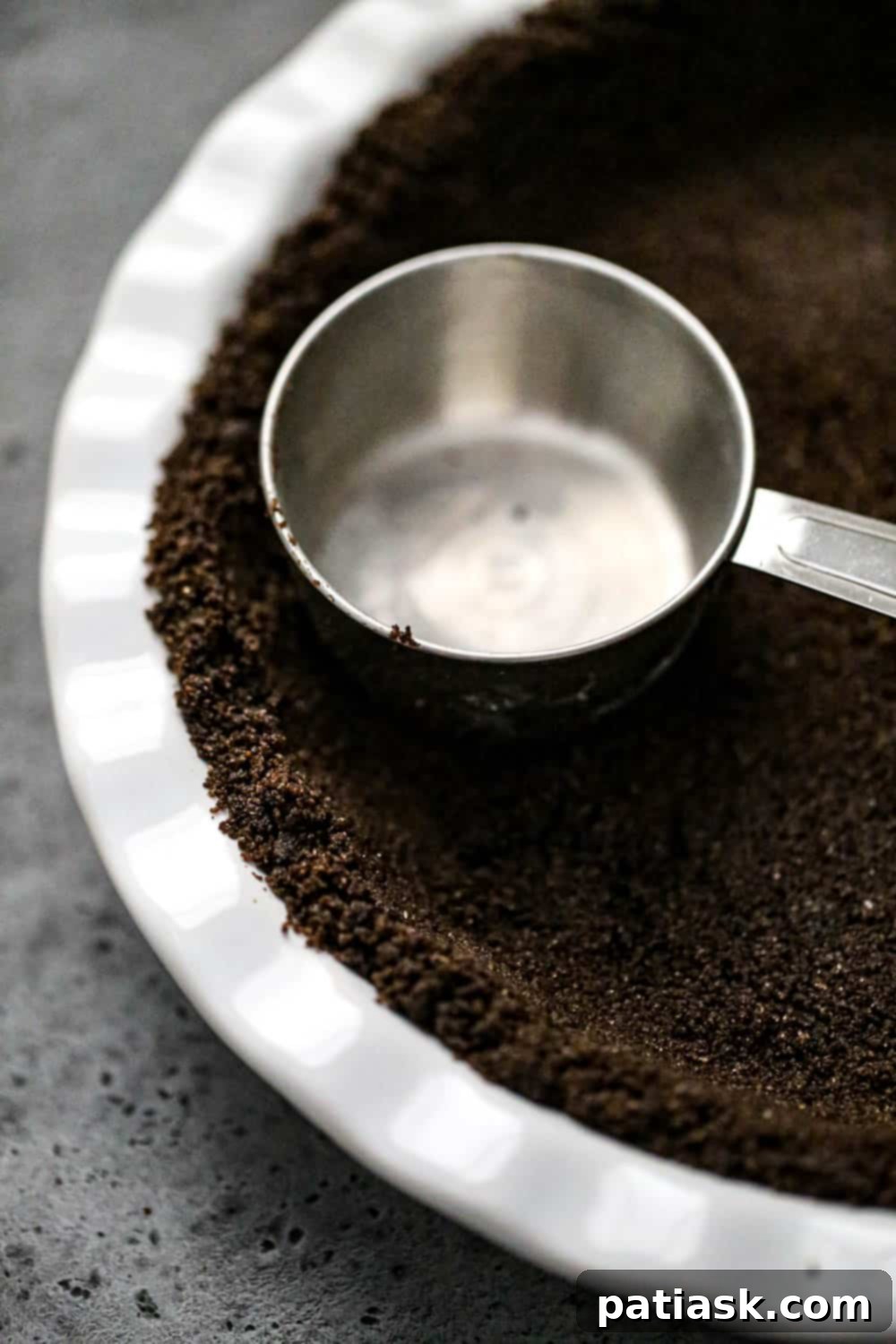 Foolproof and Fabulous Oreo Pie Crust 1 featured 221397