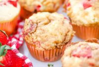 Strawberry Crumble Muffins