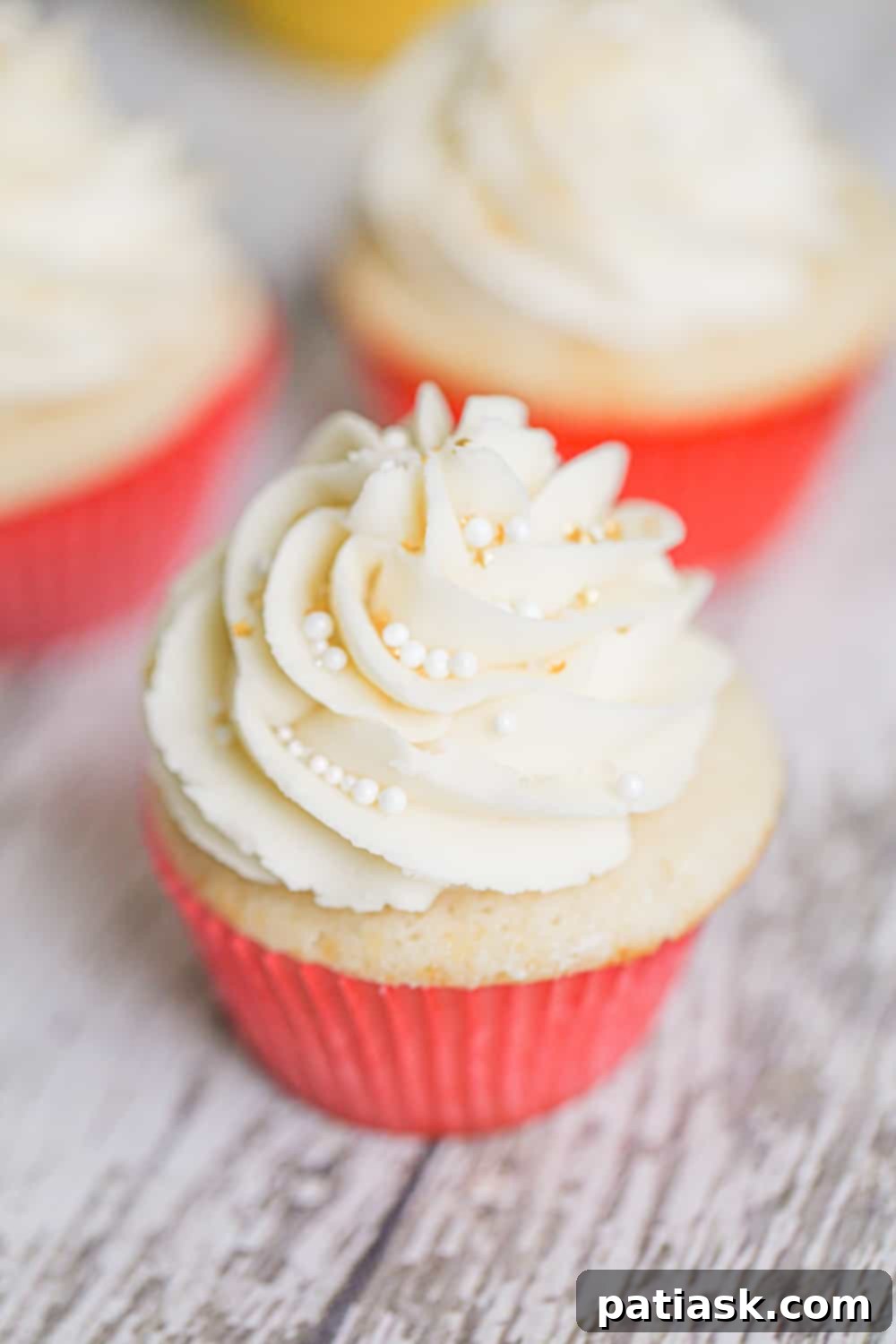 Dreamy White Chocolate Buttercream Cupcakes 1 featured 5954