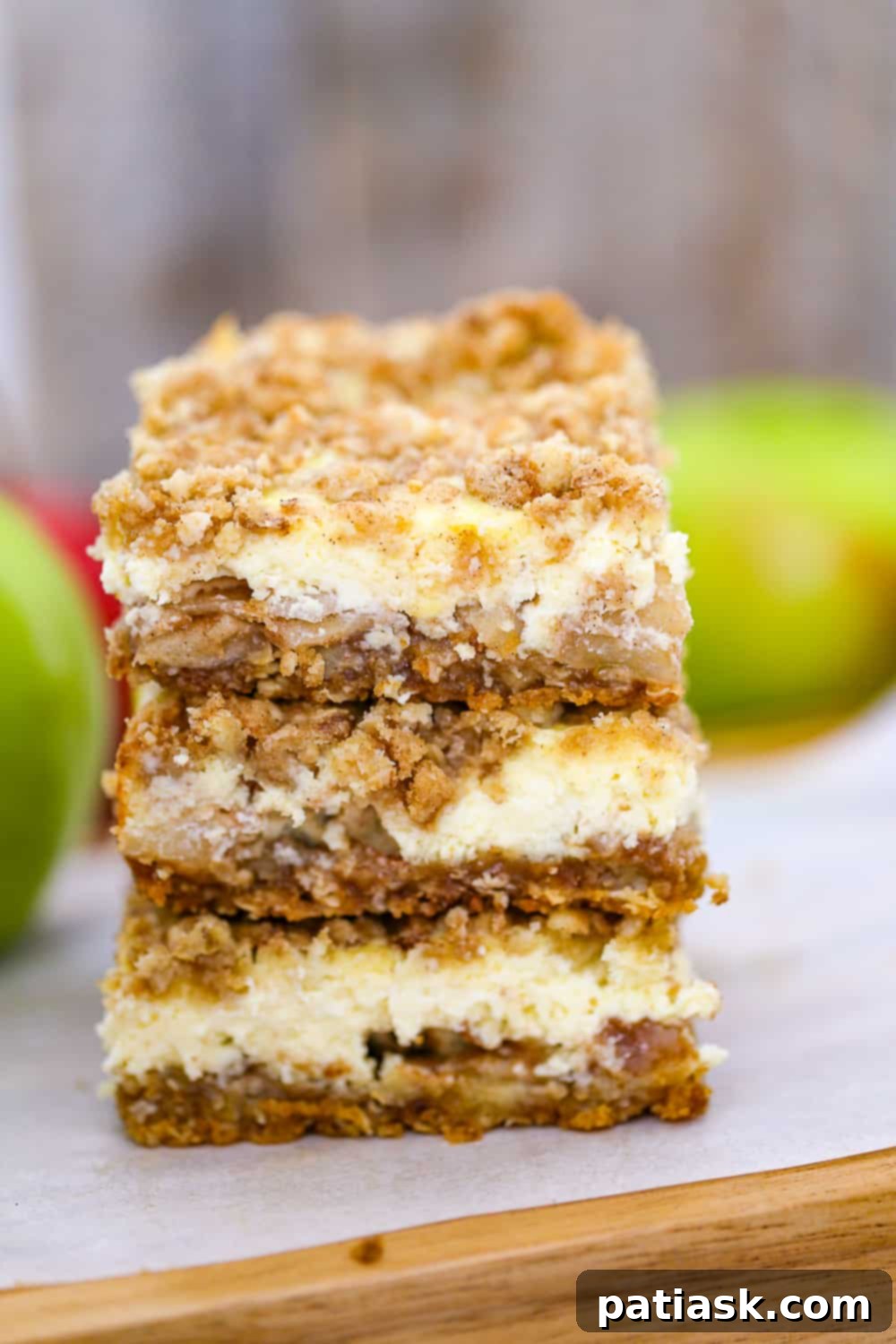 20 Top Bars for Crisp Autumn Evenings 3 Apple Crisp Cream Cheese Bars