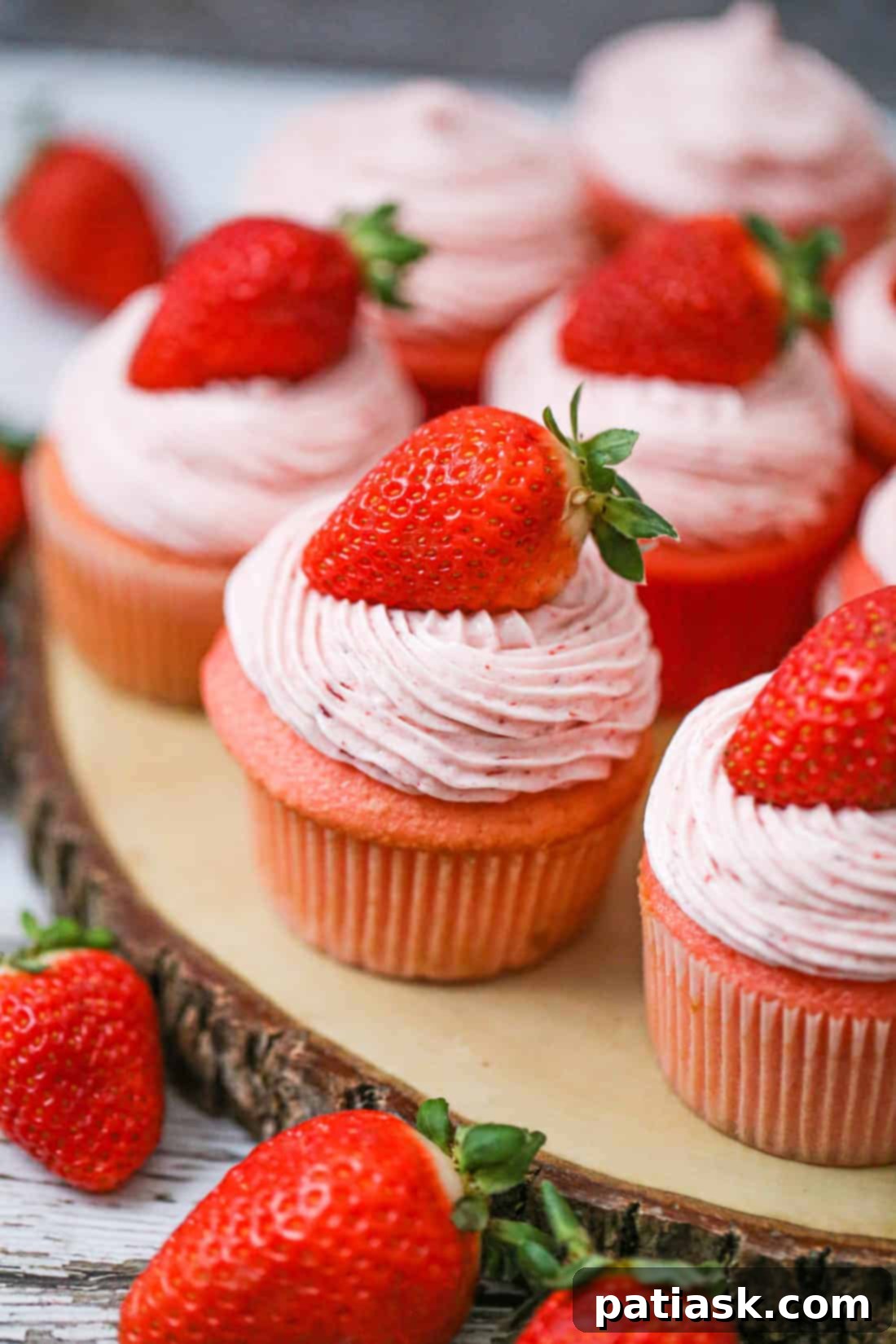Decadent Strawberry Cheesecake Cupcakes 6 strawberry cheesecake cupcakes with cake mix