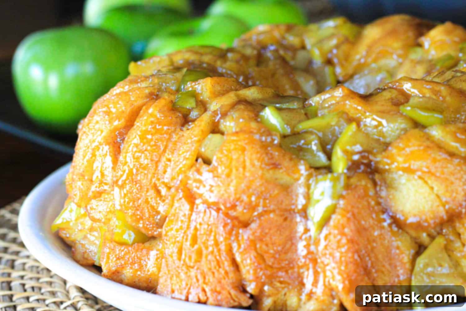 Easy Caramel Apple Monkey Bread