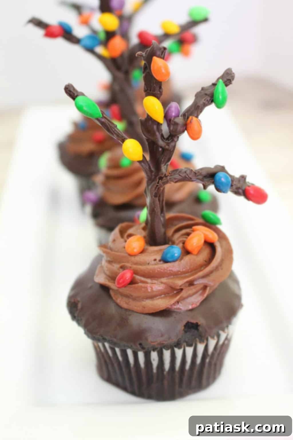 40 Festive Christmas Tree Delights 38 Adorable Chocolate Holiday Tree Cupcakes