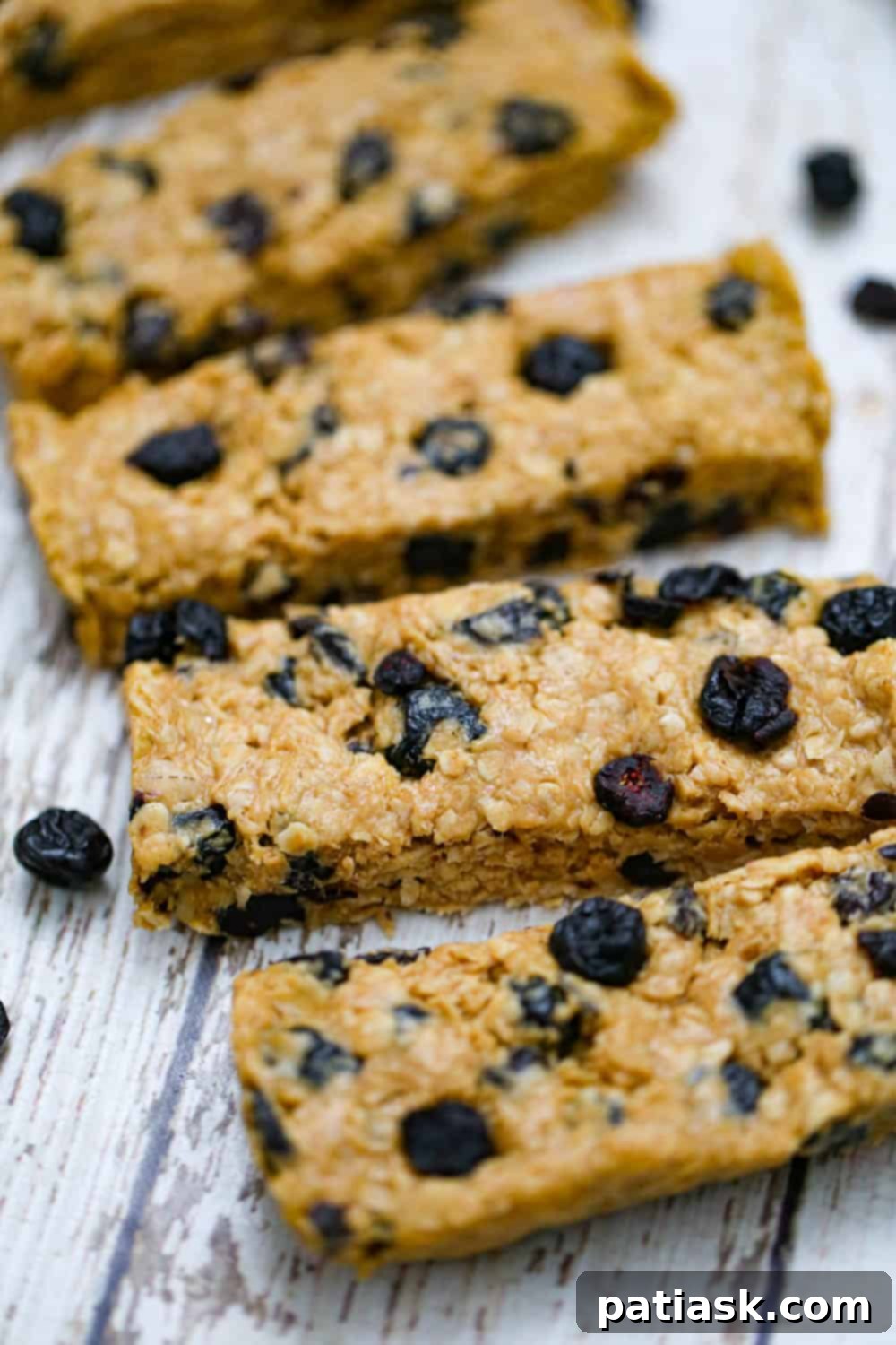 Delicious and healthy homemade fruit granola bars