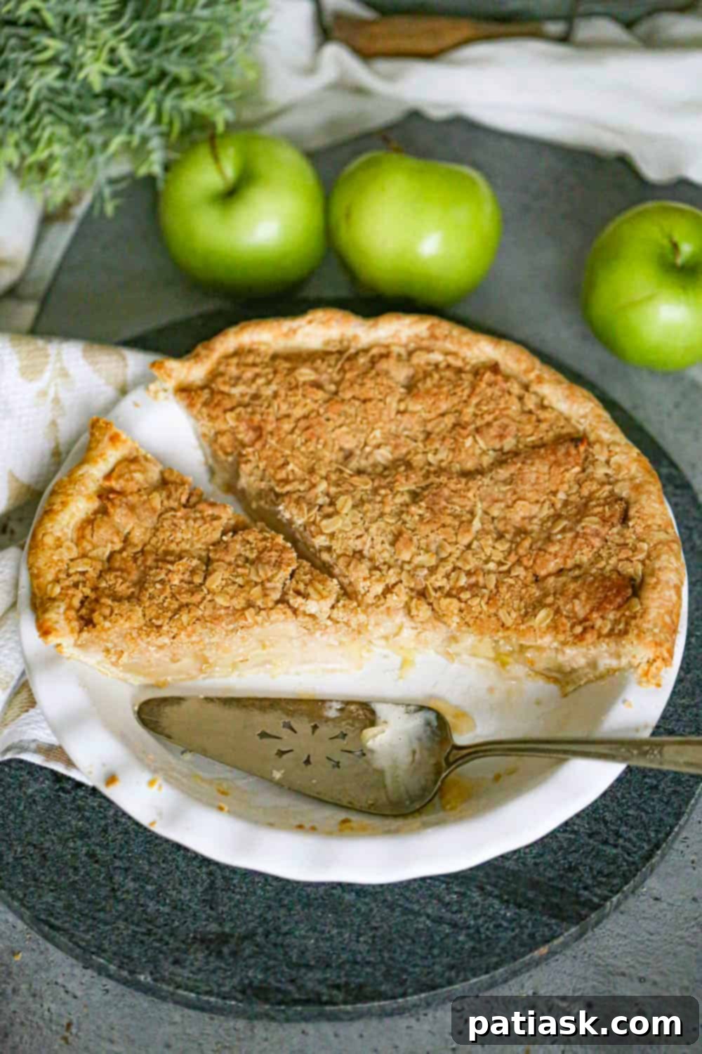 Hearty Dutch Apple Pie with Golden Oat Crumble 2 best homemade amish dutch apple pie recipe with streusel oat