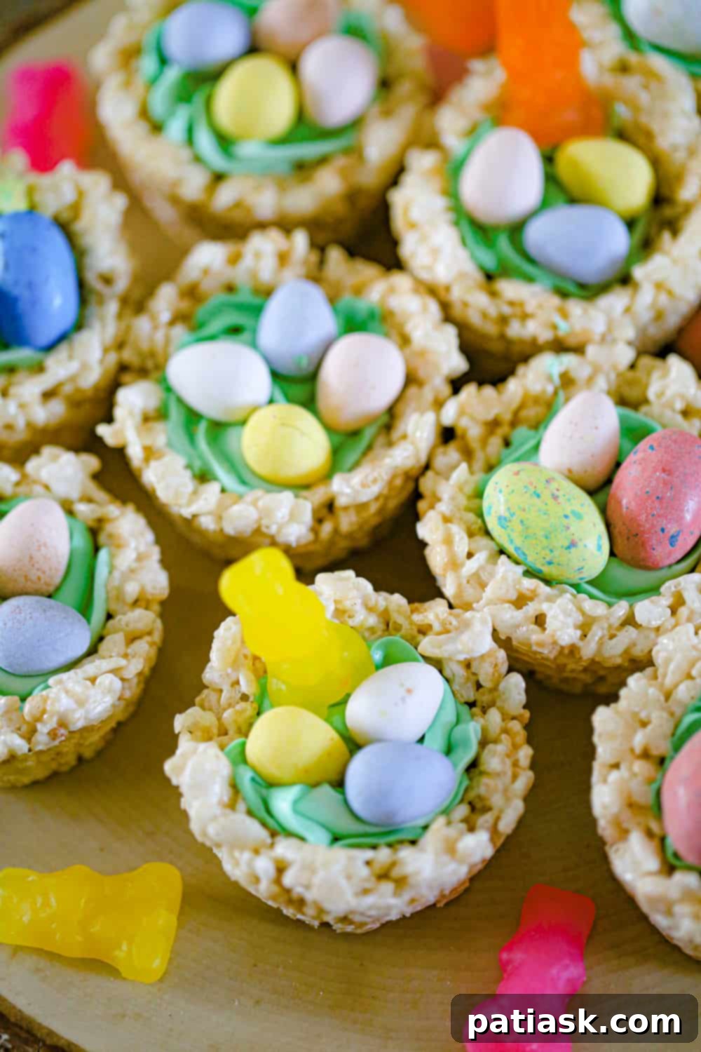 Easter Egg Crispy Nests 5 Finished Easter Rice Krispie Nests ready for serving