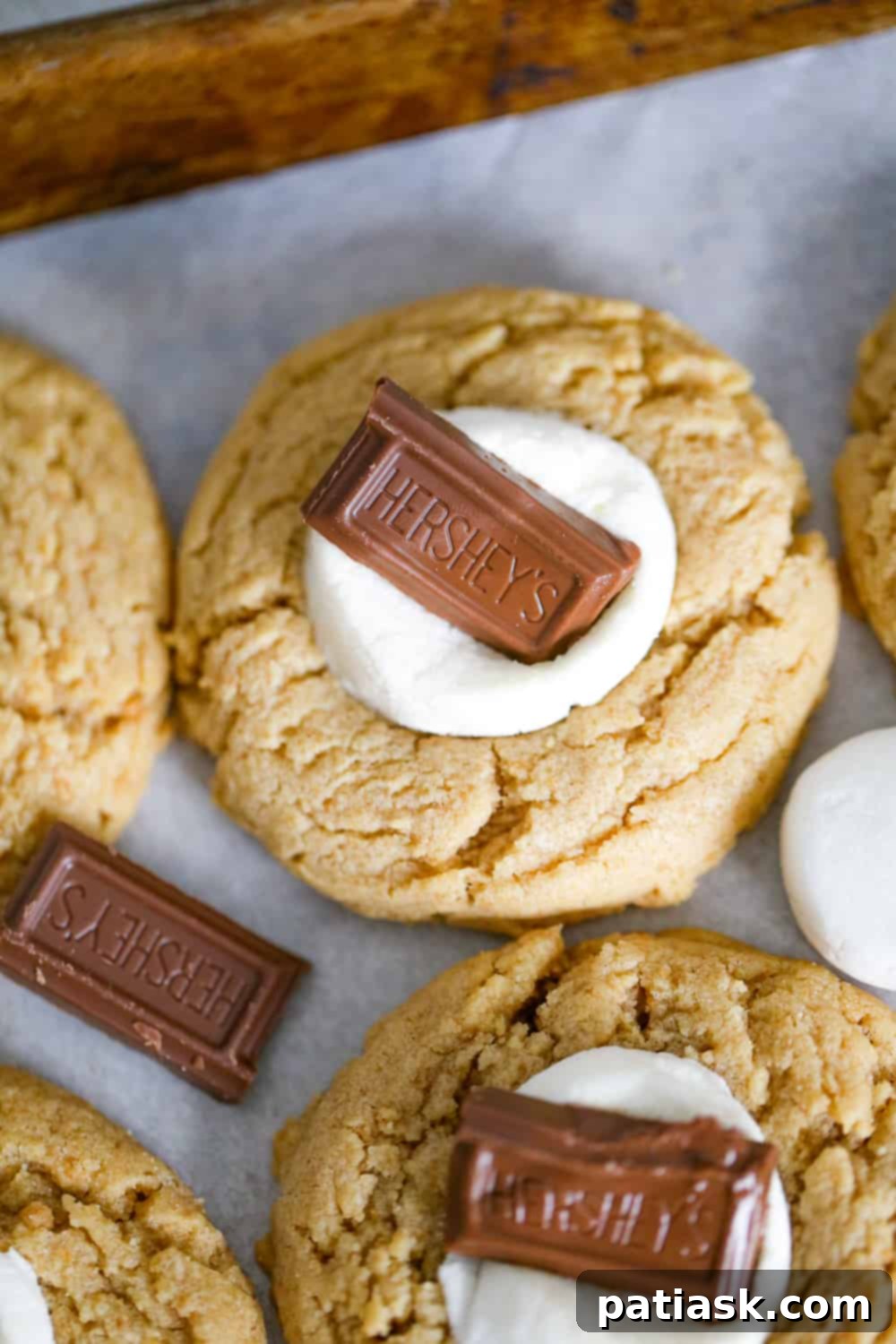 Ultimate Smore Peanut Butter Cookies 8 peanut butter cookies s'mores recipe