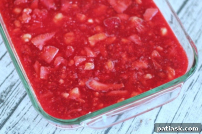 Strawberry Raspberry Gelatin Cheesecake Delight 4 Strawberry-Raspberry Jell-O Whipped Cheesecake Layered Salad