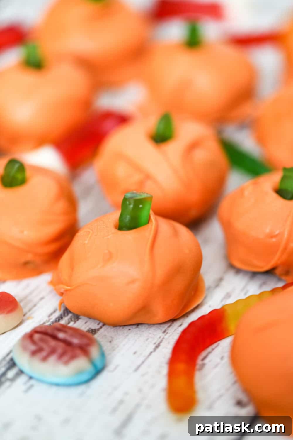 Pumpkin Spice Oreo Truffles 3 pumpkin oreo truffle balls