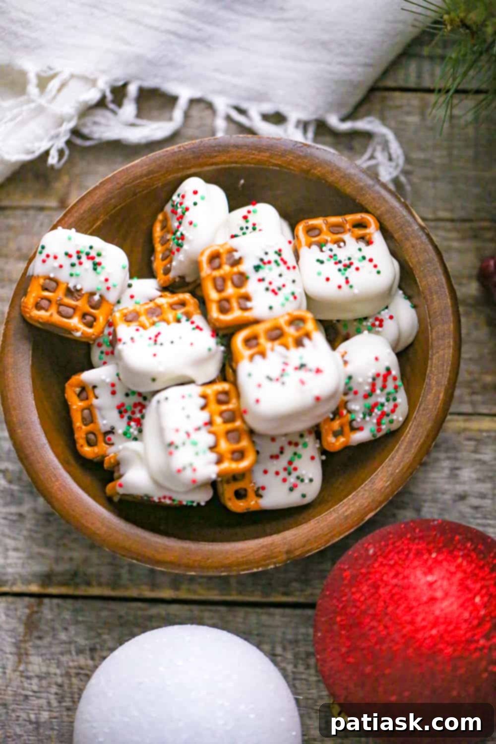 White Chocolate Pretzel Rolo Delights 3 caramel White Chocolate Pretzel Rolo Bites treats christmas no bake close-up