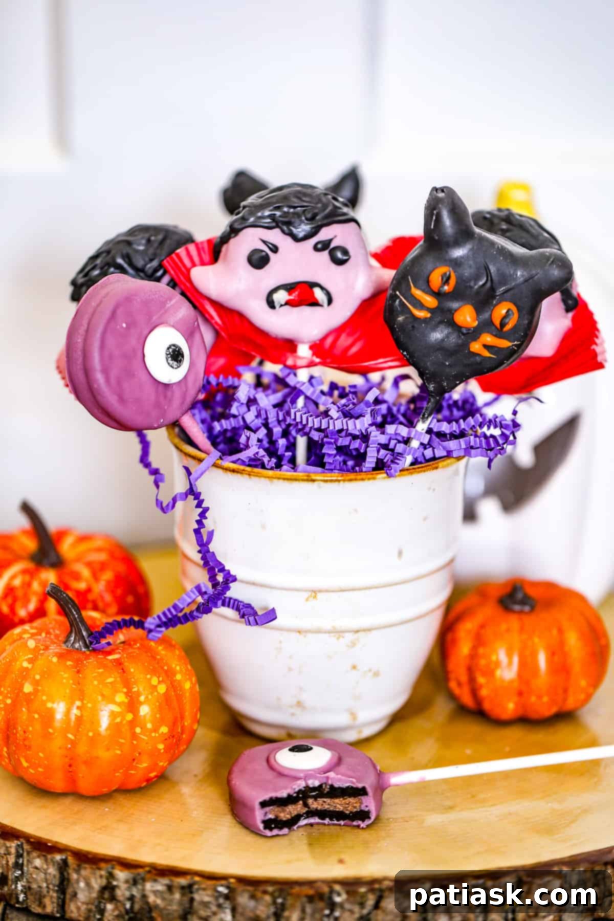 Spooktacular Oreo Pops 2 halloween oreos cookie pops recipe