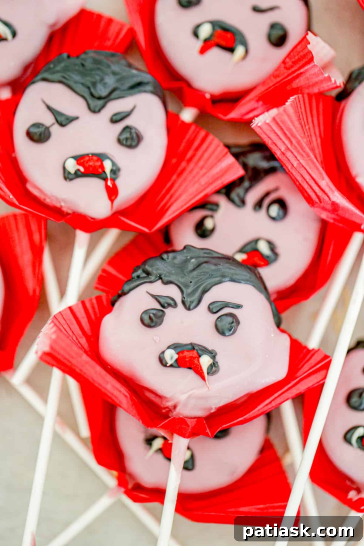 Spooktacular Oreo Pops 10 halloween oreos cookie pops recipe