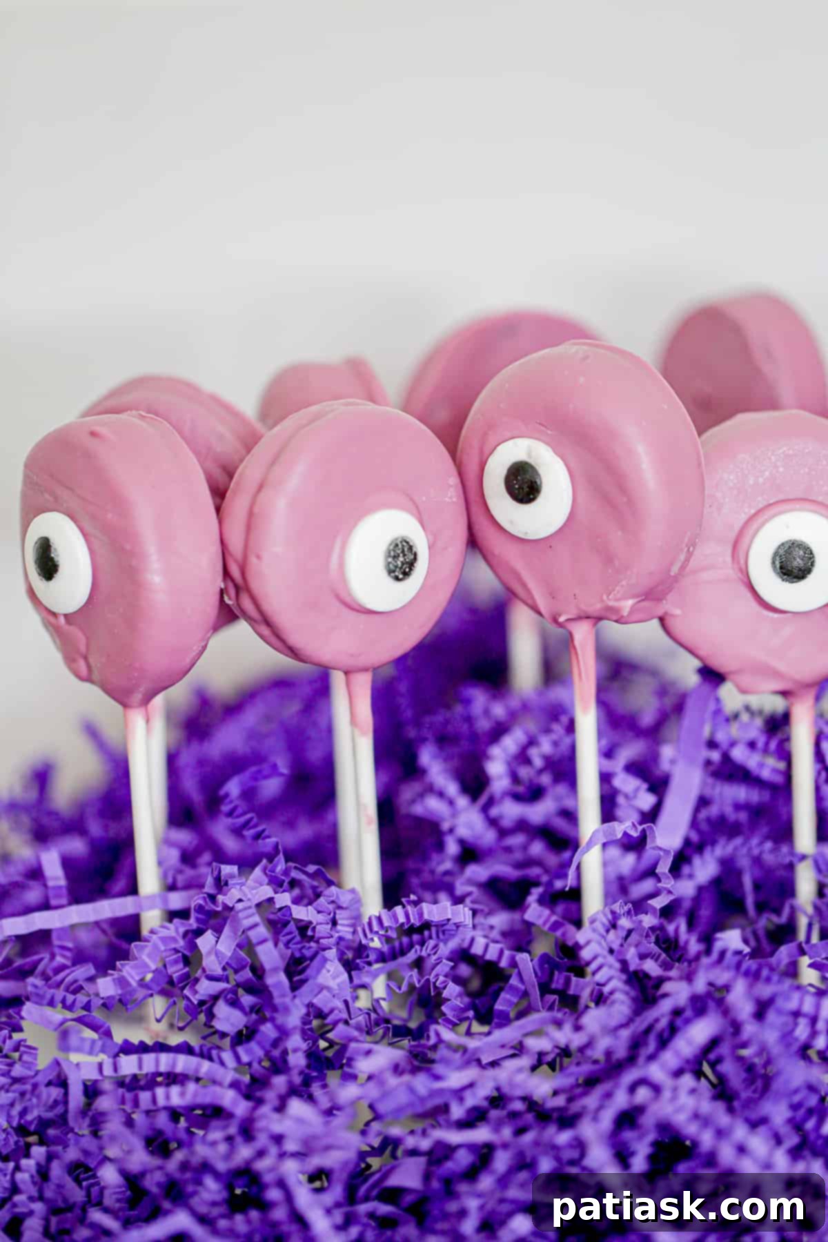 Spooktacular Oreo Pops 13 one eyed monster treats halloween oreos cookie pops recipe