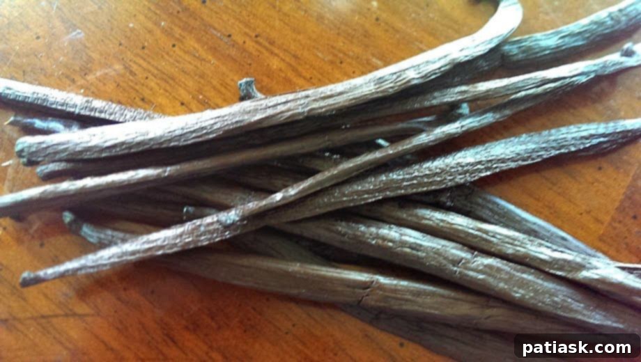 Easy DIY Vanilla Extract 2 How to Make Easy Homemade Vanilla Extract Recipe