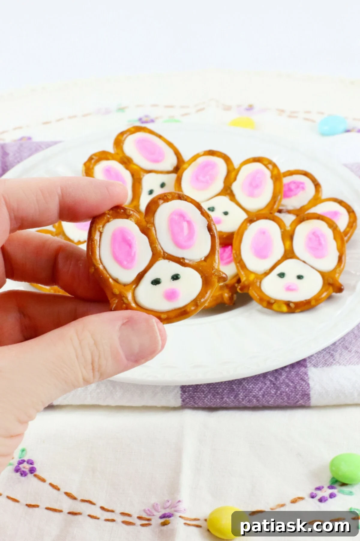 35 Irresistible Homemade Easter Treats 5 Bunny Pretzels