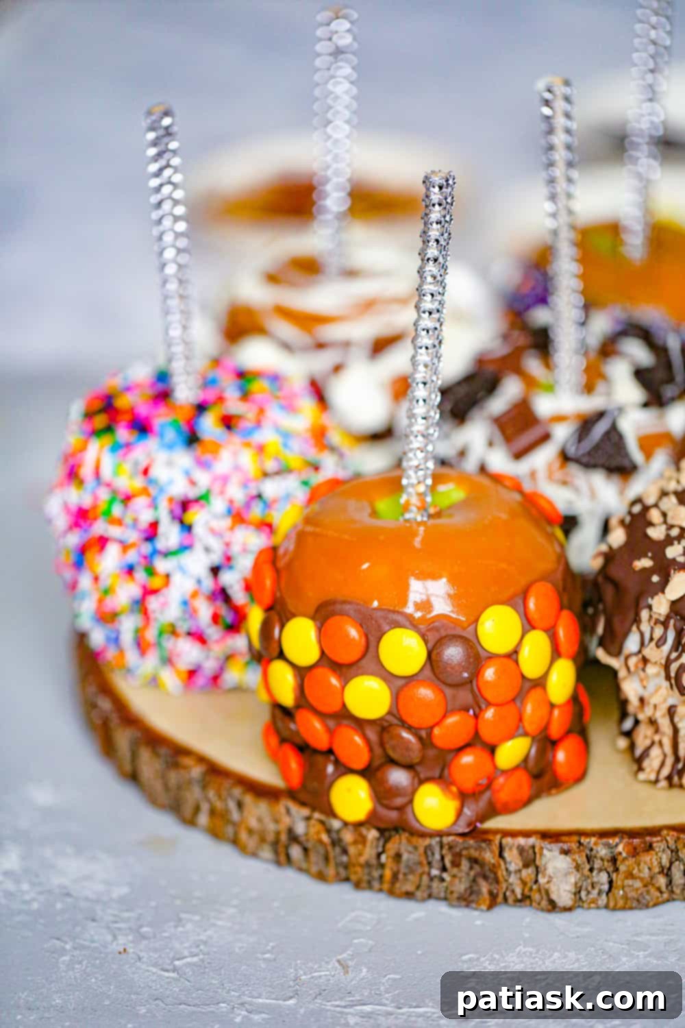 Sweet & Simple: 40 Easy Caramel Dessert Ideas 47 Blinged Out Chocolate Caramel Apples for Halloween and Fall