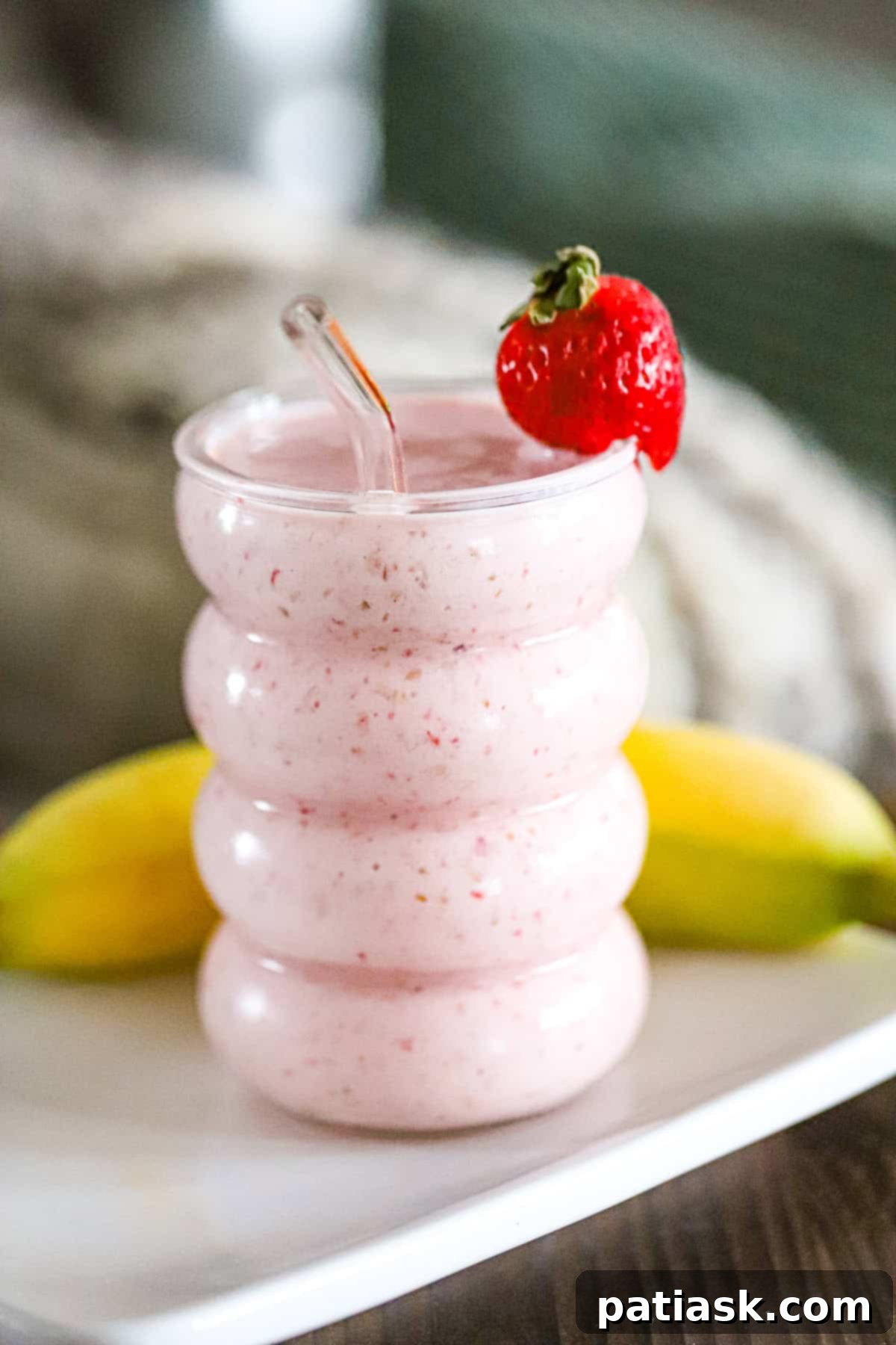 Nutrient Rich Strawberry Banana Flax Smoothie 5 Nutrient-rich Super Food Strawberry Banana Flax Smoothie with Greek yogurt recipe
