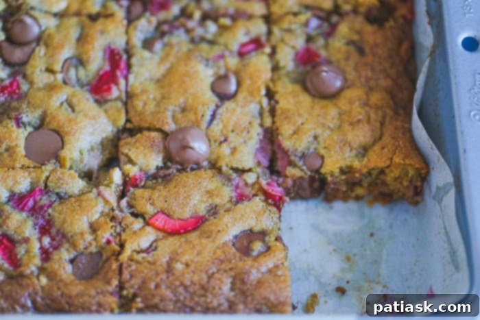 Strawberry & Cream Chocolate Blondies 4 Strawberry Milk Chocolate Chip Blondie Bars